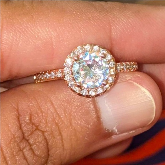 Center of My Universe Round Halo Ring - Picture 3 of 12